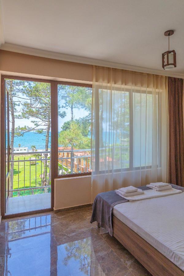 Samni Hotel Ureki Eksteriør billede